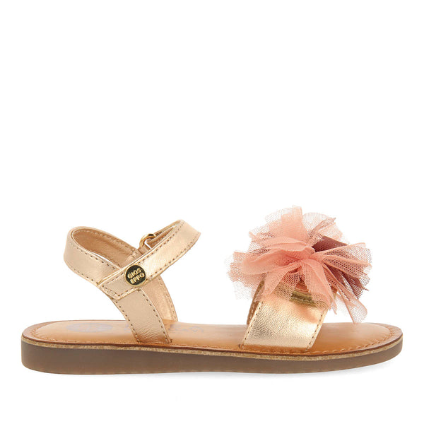 SANDALIAS COLOR ORO ROSA DE PIEL CON ADORNOS EN TUL MULTICOLOR PARA NIÑA Y NIÑO BICAJ