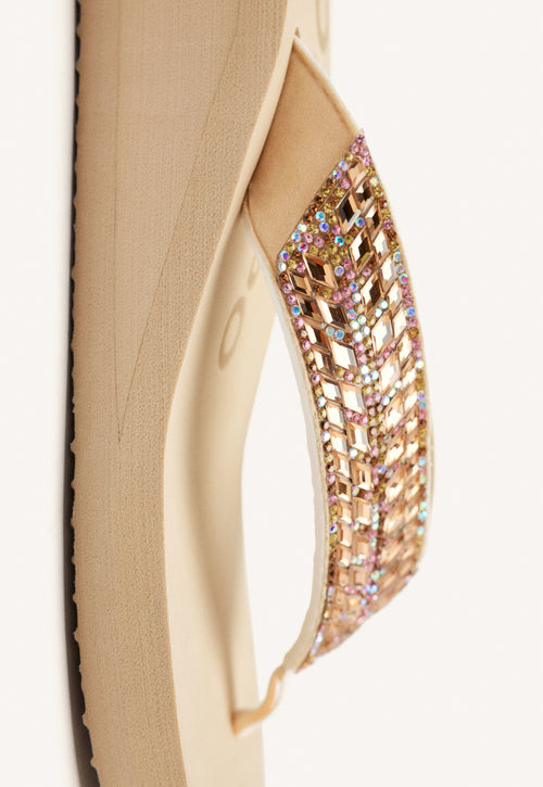 SANDALIAS BEIGE CON CUÑA Y PEDRERÍA PARA MUJER DEVICES