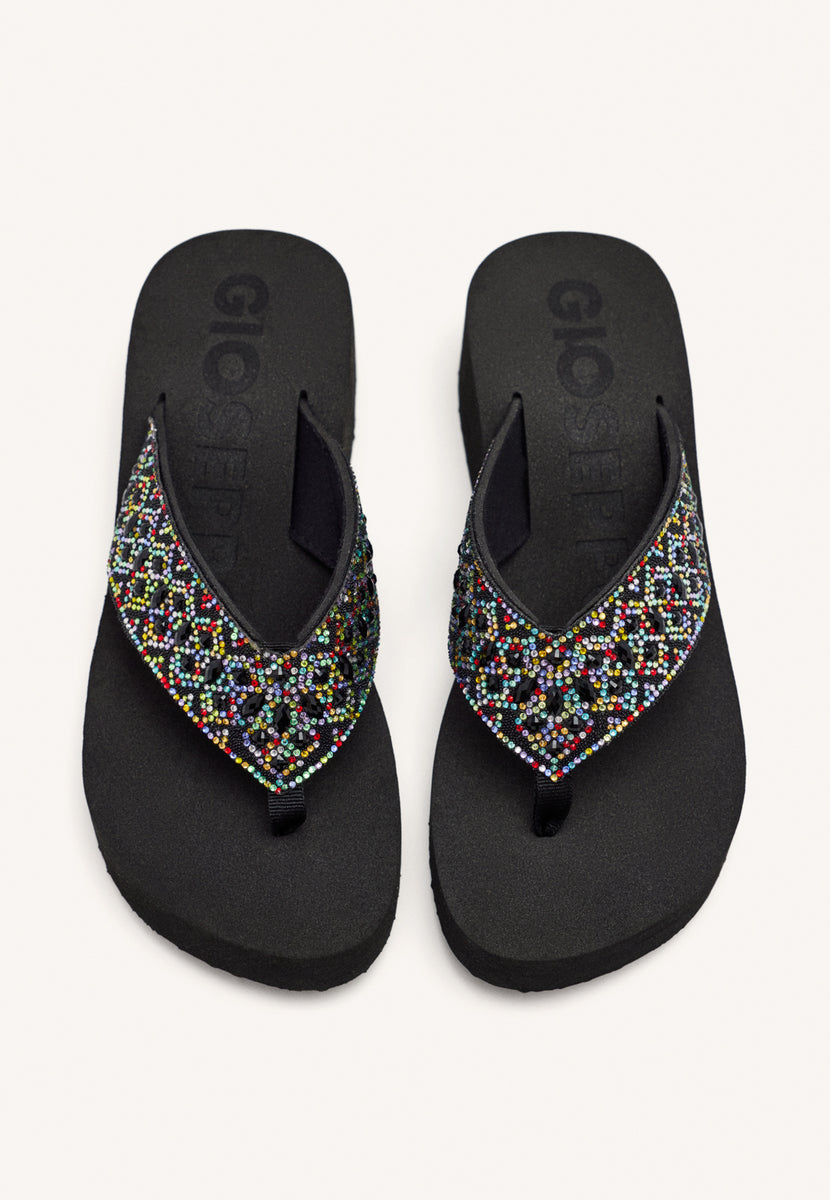SANDALIAS MULTICOLOR CON CUÑA Y PEDRERÍA PARA MUJER DRENOVE