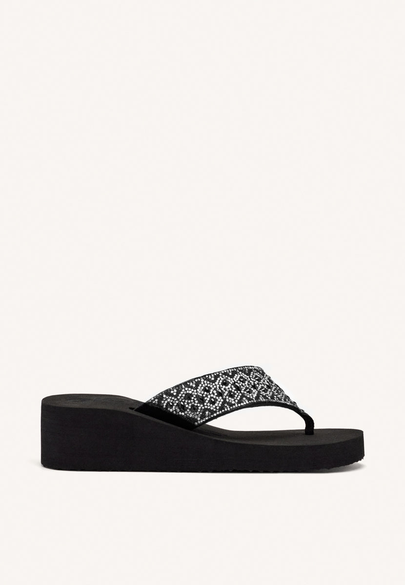 SANDALIAS NEGRAS CON CUÑA Y PEDRERÍA PARA MUJER DRENOVE