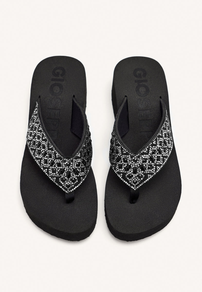SANDALIAS NEGRAS CON CUÑA Y PEDRERÍA PARA MUJER DRENOVE
