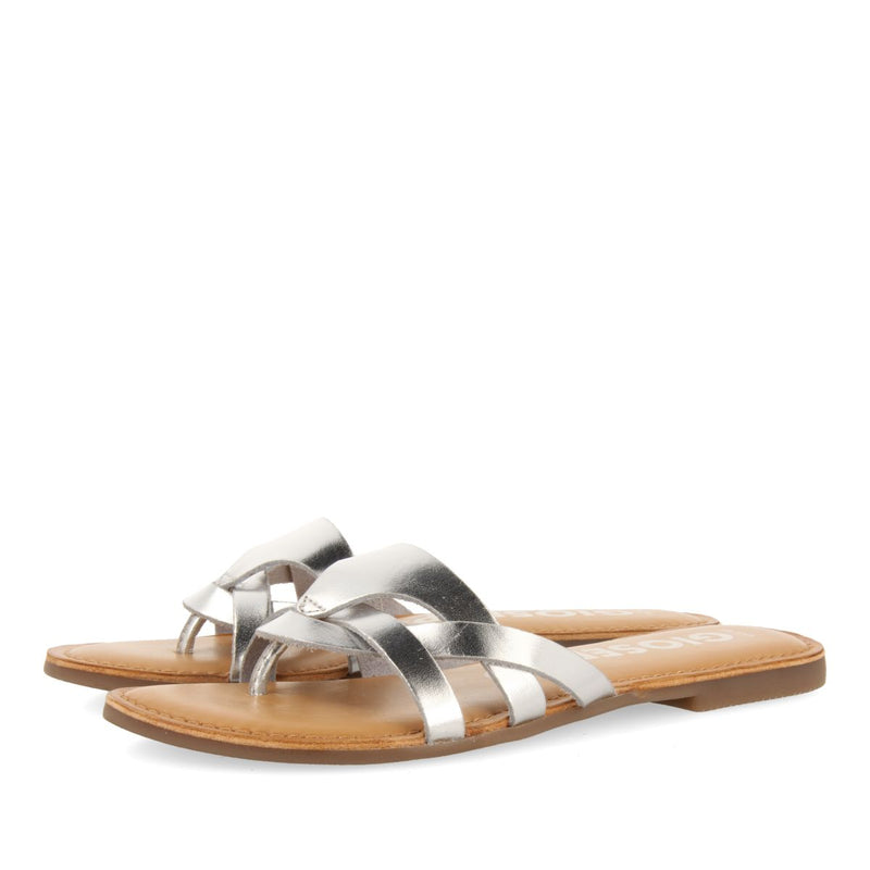 SANDALIAS COLOR PLATA DE PIEL CON TIRAS PARA MUJER CAYUSE
