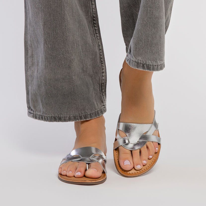 SANDALIAS COLOR PLATA DE PIEL CON TIRAS PARA MUJER CAYUSE