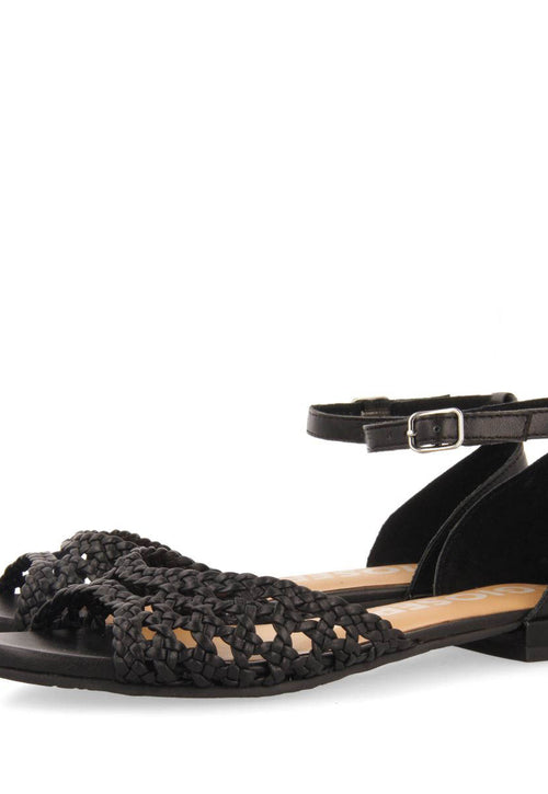 BAILARINAS NEGRAS DE PUNTA ABIERTA DE PIEL CON TRENZADOS Y CIERRE CON PULSERA PARA MUJER MAUPIN