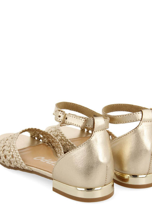 BAILARINAS COLOR PLATINO DE PUNTA ABIERTA DE PIEL CON TRENZADOS Y CIERRE CON PULSERA PARA MUJER MAUPIN