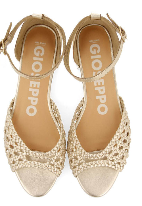 BAILARINAS COLOR PLATINO DE PUNTA ABIERTA DE PIEL CON TRENZADOS Y CIERRE CON PULSERA PARA MUJER MAUPIN