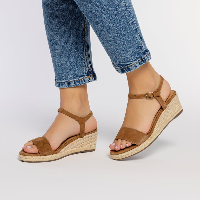 SANDALIAS DE PIEL COLOR CUERO CON CUÑA DE YUTE PARA MUJER XARRE
