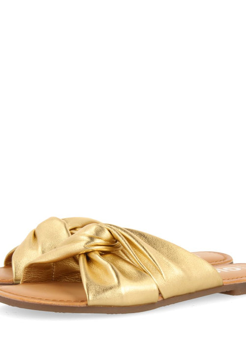 SANDALIAS ESTILO PALA DORADAS DE PIEL PARA MUJER AGIRA