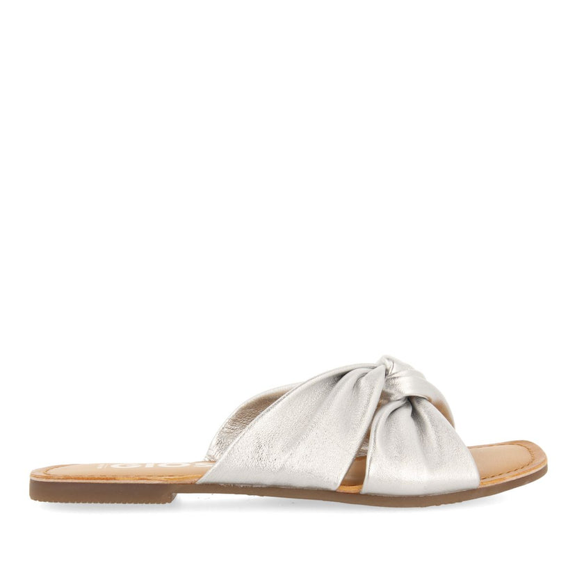 SANDALIAS ESTILO PALA PLATEADAS DE PIEL PARA MUJER AGIRA