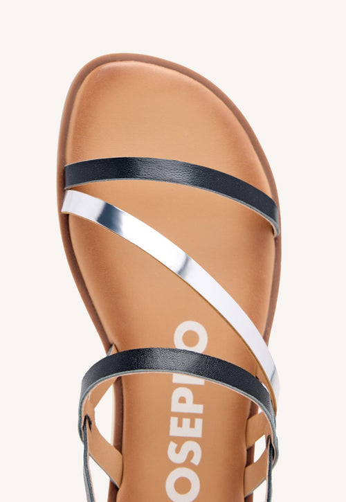 SANDALIAS DE PIEL CON TIRAS NEGRAS Y METALIZADAS PARA MUJER CARBIS
