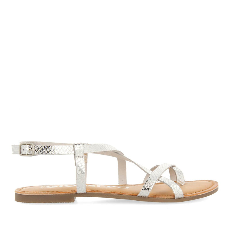 SANDALIAS PLATEADAS DE PIEL CON TIRAS FINAS PARA MUJER COURSAN