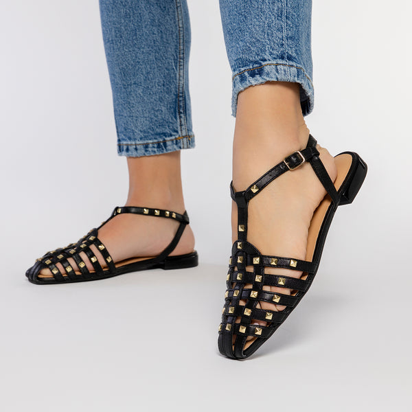 SANDALIAS ESTILO CANGREJERAS DE PIEL COLOR NEGRO CON TACHAS PARA MUJER CANBY
