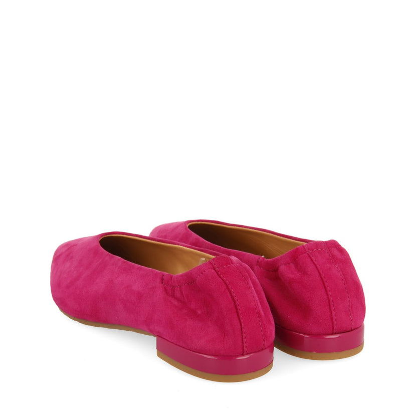 BAILARINAS DE PIEL COLOR FUCSIA CON PUNTA FINA Y TALÓN FRUNCIDA PARA MUJER GAGEAC
