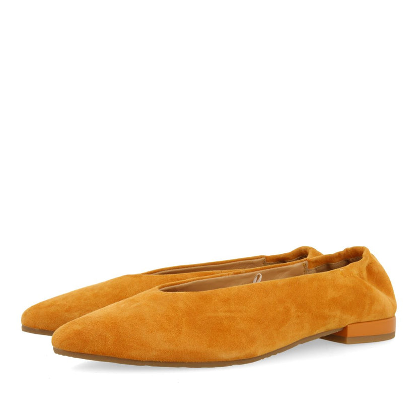 BAILARINAS DE PIEL COLOR NARANJA CON PUNTA FINA Y TALÓN FRUNCIDA PARA MUJER GAGEAC