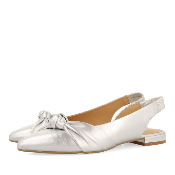 BAILARINAS DESTALONADAS DE PIEL COLOR PLATA CON DETALLE DE NUDO PARA MUJER IBALLE