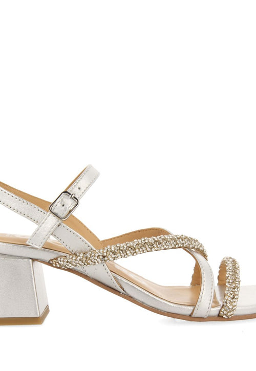 SANDALIAS DE TACÓN PLATEADAS CON TIRAS CON DETALLES DE PEDRERÍA PARA MUJER NISCEMI