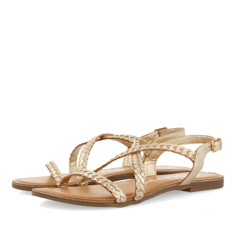 SANDALIAS DORADAS DE PIEL TRENZADA PARA MUJER CAPACI