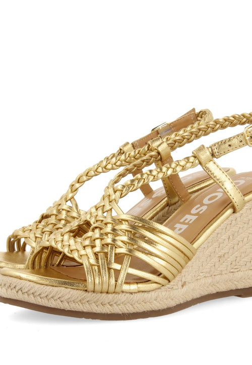 SANDALIAS DORADAS DE PIEL CON TIRAS Y CUÑA ALTA DE YUTE PARA MUJER GLIDE