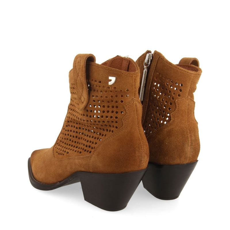 BOTINES TAUPE DE PIEL TIPO COWBOY PARA MUJER YEVRE