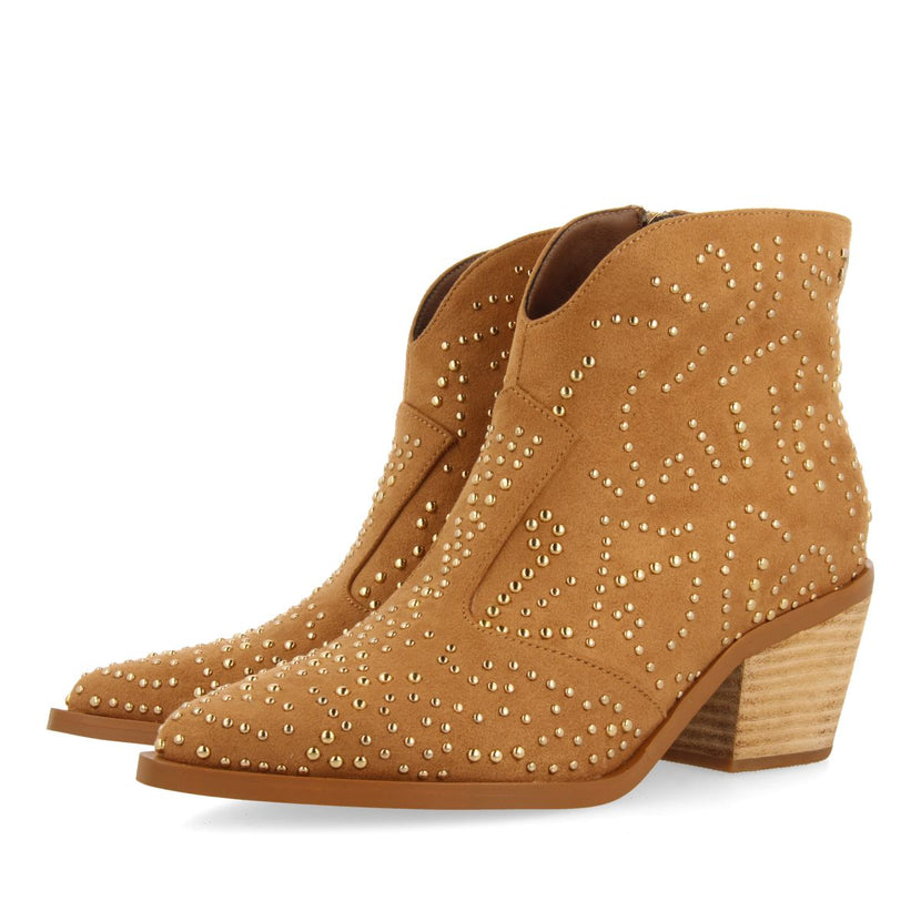 BOTINES CAMEL TIPO COWBOY CON ADORNO DE TACHAS PARA MUJER VALPOVO