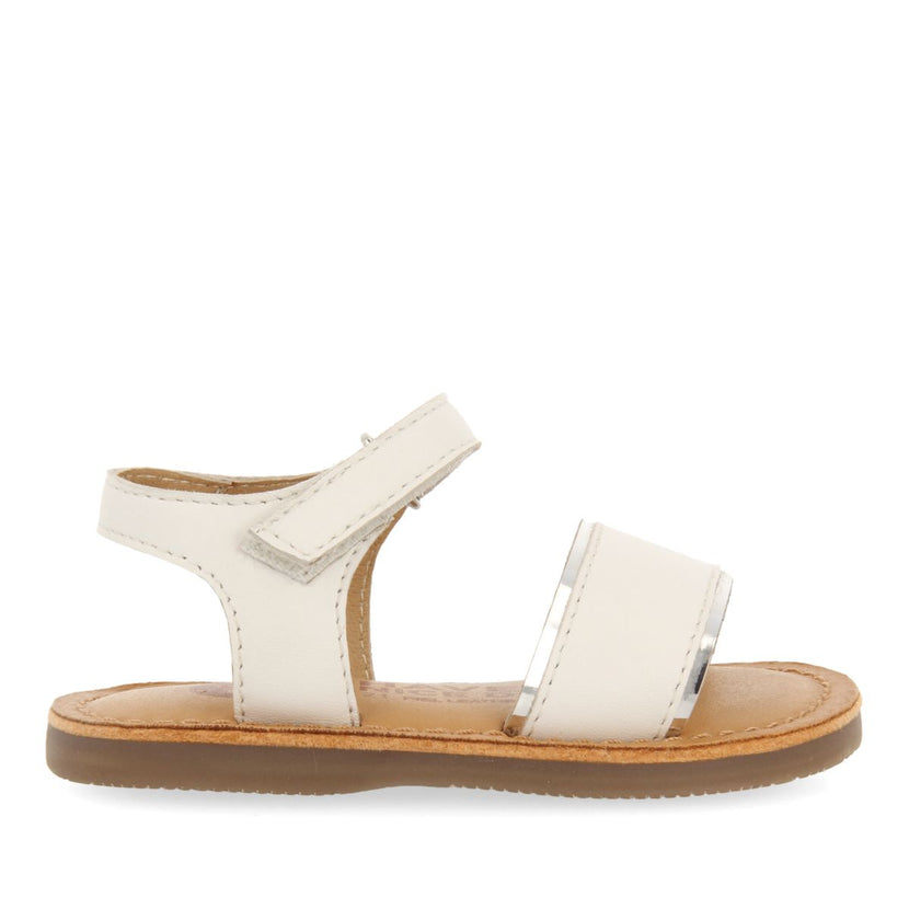 SANDALIAS BLANCAS DE PIEL CON DETALLES METALIZADOS PARA BEBÉ ALIKO