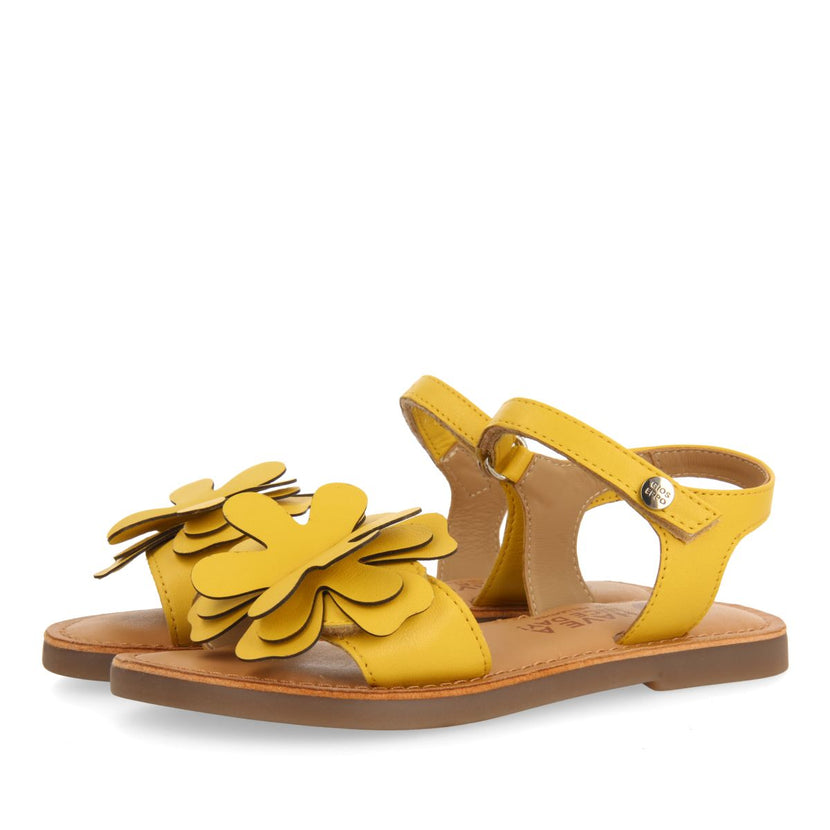 YELLOW LEATHER SANDALS WITH FLOWER EMBELLISHMENT FOR GIRL AND BOY CRES