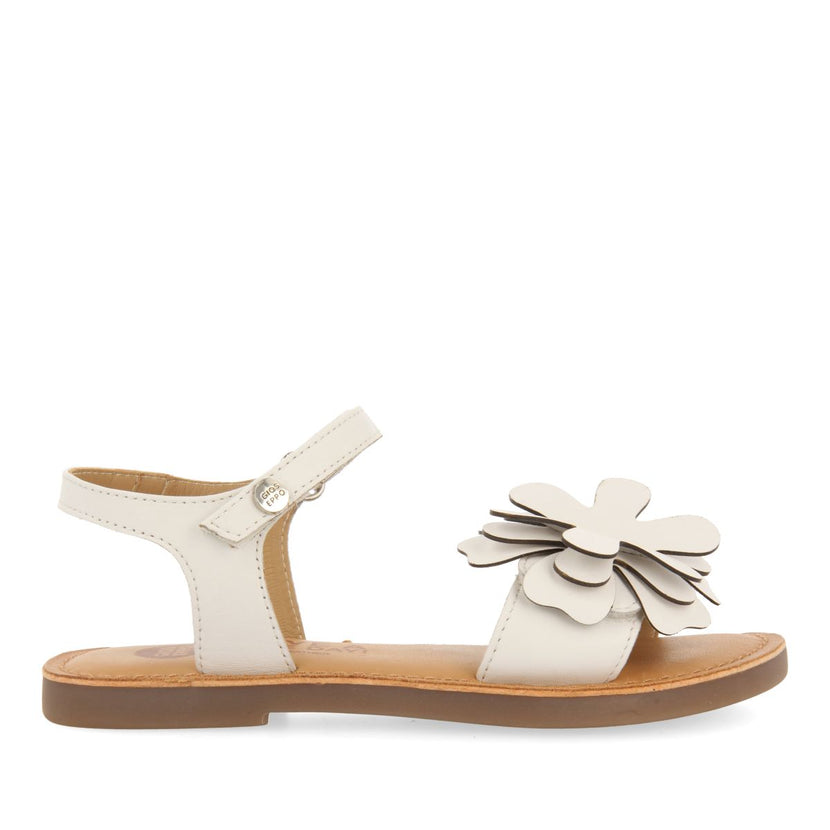 WHITE LEATHER SANDALS WITH FLOWER EMBELLISHMENT FOR GIRL AND BOY CRES