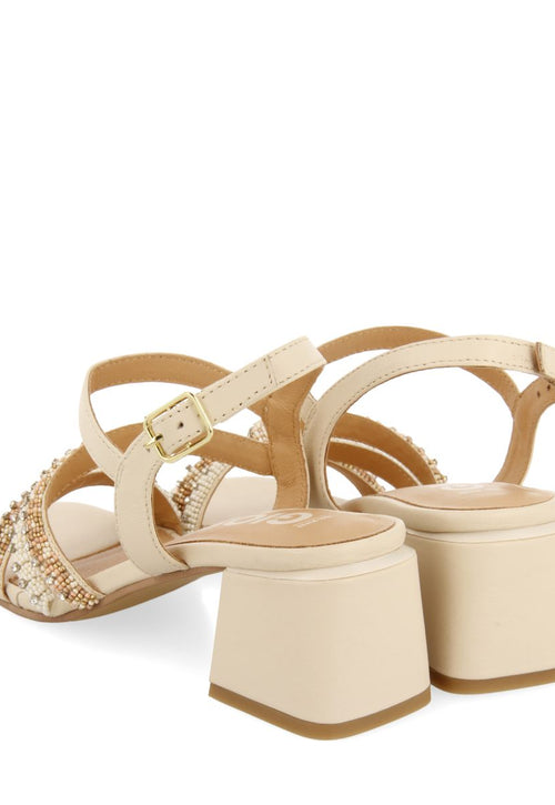 SANDALIAS DE TACÓN OFF-WHITE CON TIRAS CON DETALLES MULTICOLOR PARA MUJER BALAO