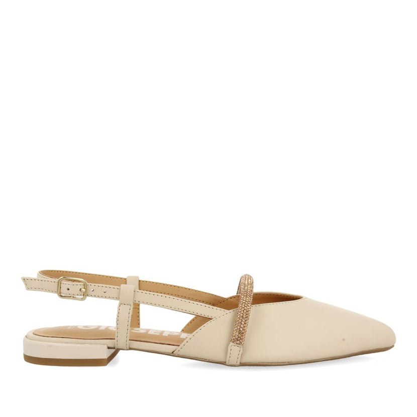 BAILARINAS OFF-WHITE DE PIEL DESTALONADAS CON DETALLE DE TIRA CON PEDRERÍA PARA MUJER GODRANO