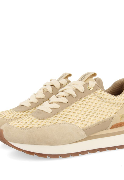 SNEAKERS DORADAS CON DETALLES TRENZADOS PARA MUJER GAGGI