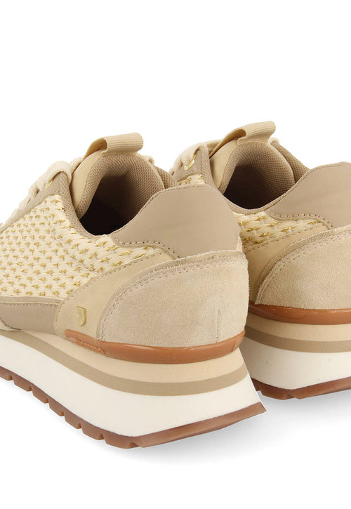 SNEAKERS DORADAS CON DETALLES TRENZADOS PARA MUJER GAGGI