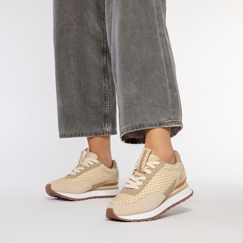 SNEAKERS DORADAS CON DETALLES TRENZADOS PARA MUJER GAGGI