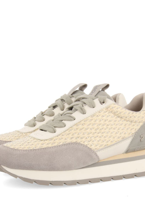 SNEAKERS PLATEADAS CON DETALLES TRENZADOS PARA MUJER GAGGI