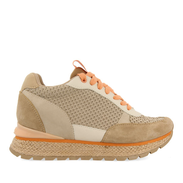 SNEAKERS BEIGE ESTILO MEDITERRÁNEO CON CUÑA INTERNA PARA MUJER KAJAN