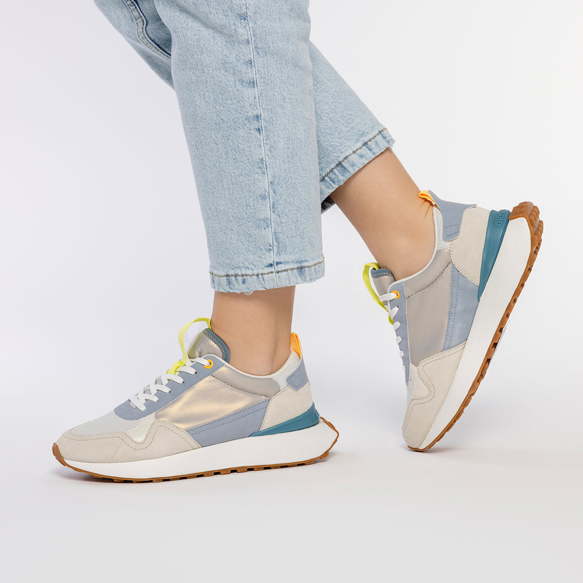 SNEAKERS COLOR JEANS PARA MUJER NARO