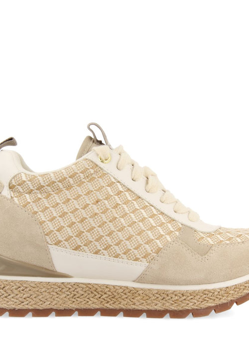 SNEAKERS BEIGE DE CUÑA INTERNA CON ESTAMPADO GEOMÉTRICO PARA MUJER PUKE