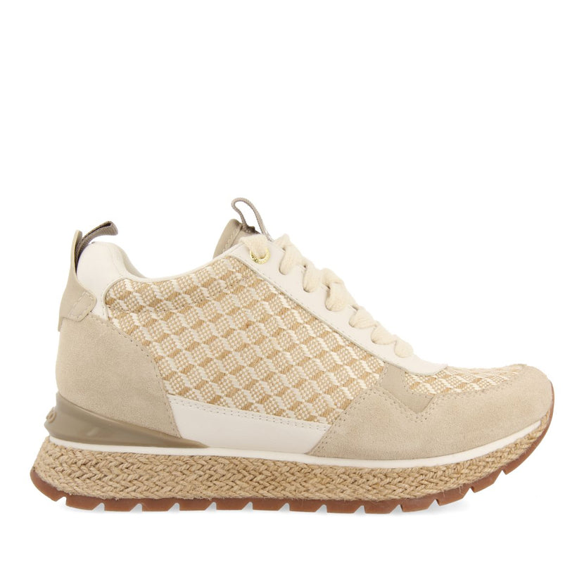 SNEAKERS BEIGE DE CUÑA INTERNA CON ESTAMPADO GEOMÉTRICO PARA MUJER PUKE