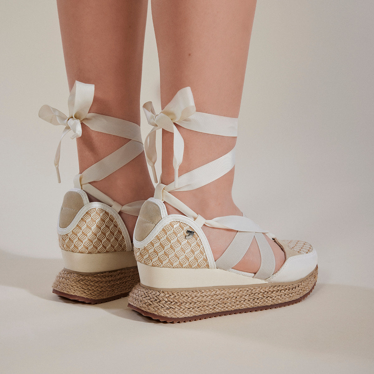 SANDALIAS DEPORTIVAS OFF-WHITE CON CUÑA PARA MUJER OTLLAK
