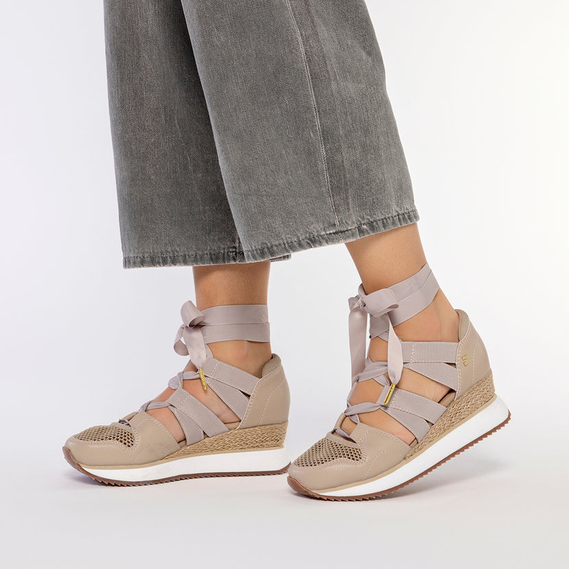 SNEAKERS ABIERTOS BEIGE TIPO ESPADRILLE CON TIRAS PARA MUJER MUIR