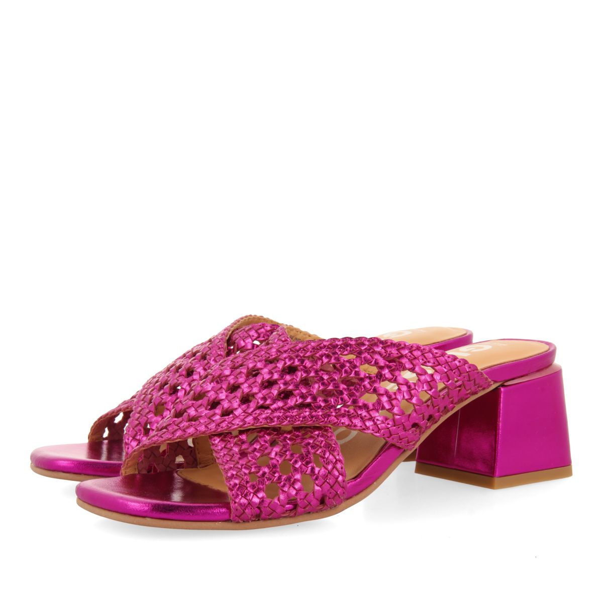 SANDALIAS DESTALONADAS COLOR FUCSIA CON TRENZADOS PARA MUJER CLARCONA