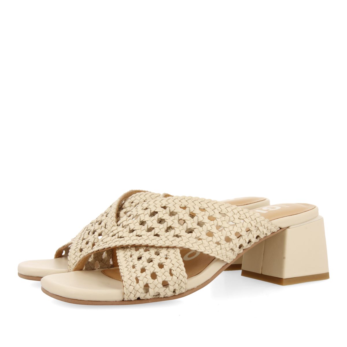SANDALIAS DESTALONADAS COLOR OFF-WHITE CON TRENZADOS PARA MUJER CLARCONA
