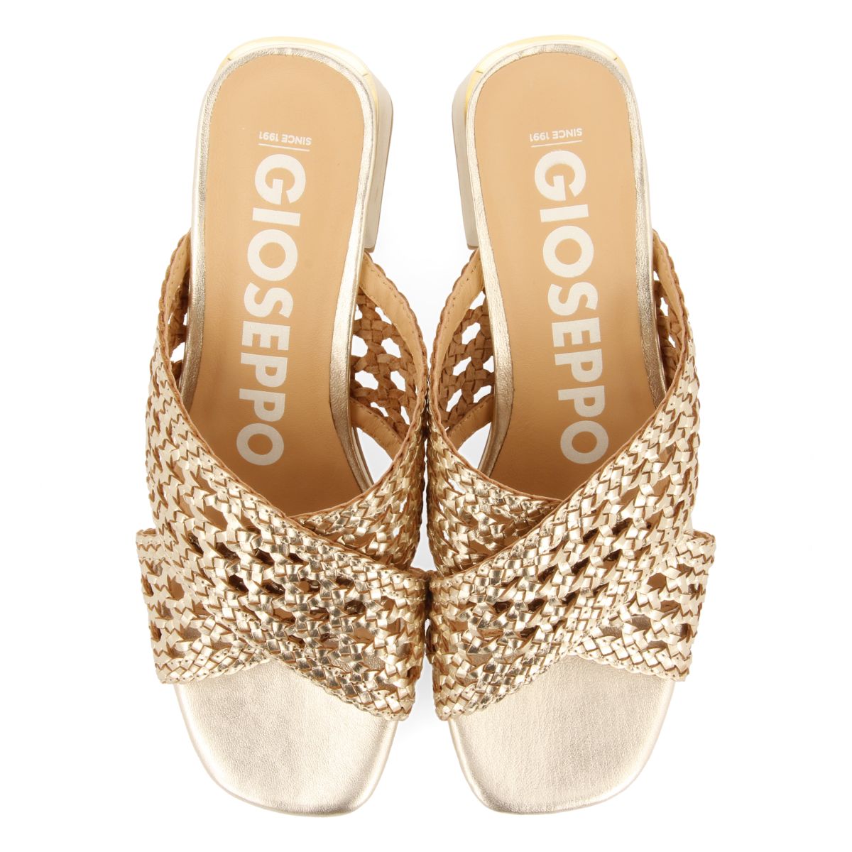 SANDALIAS DESTALONADAS COLOR PLATINO CON TRENZADOS PARA MUJER CLARCONA