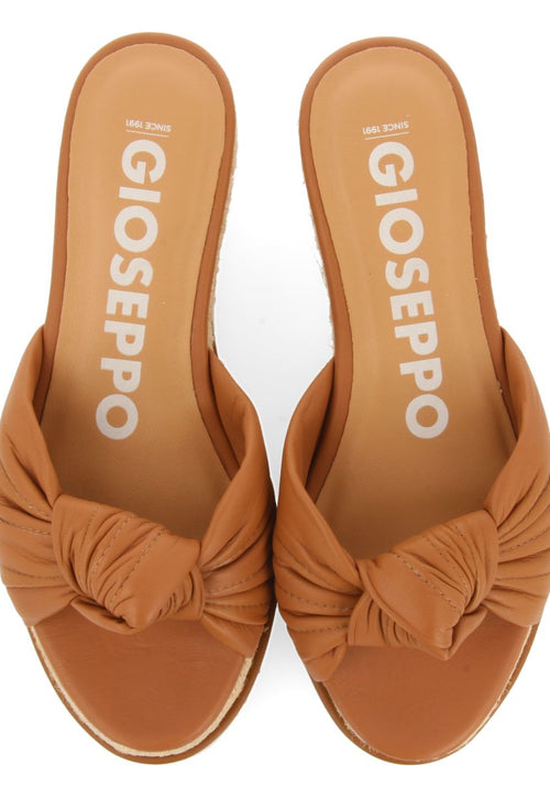 SANDALIAS TIPO PALA COLOR CUERO CON DETALLE DE NUDO Y CUÑA PARA MUJER CAKRAN