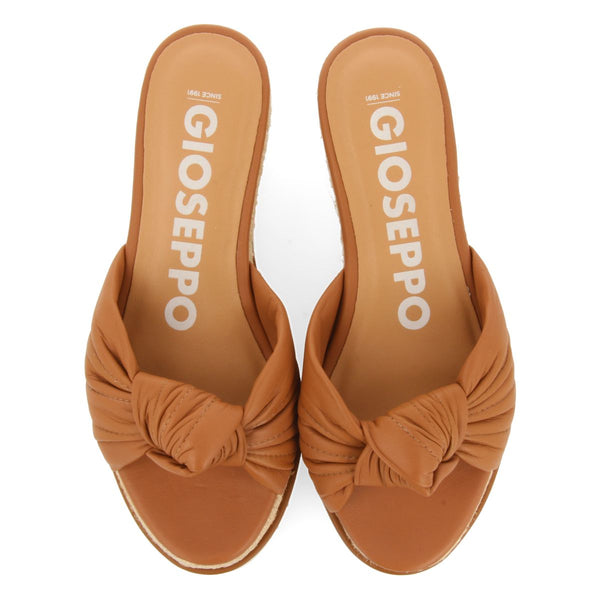 SANDALIAS TIPO PALA COLOR CUERO CON DETALLE DE NUDO Y CUÑA PARA MUJER CAKRAN