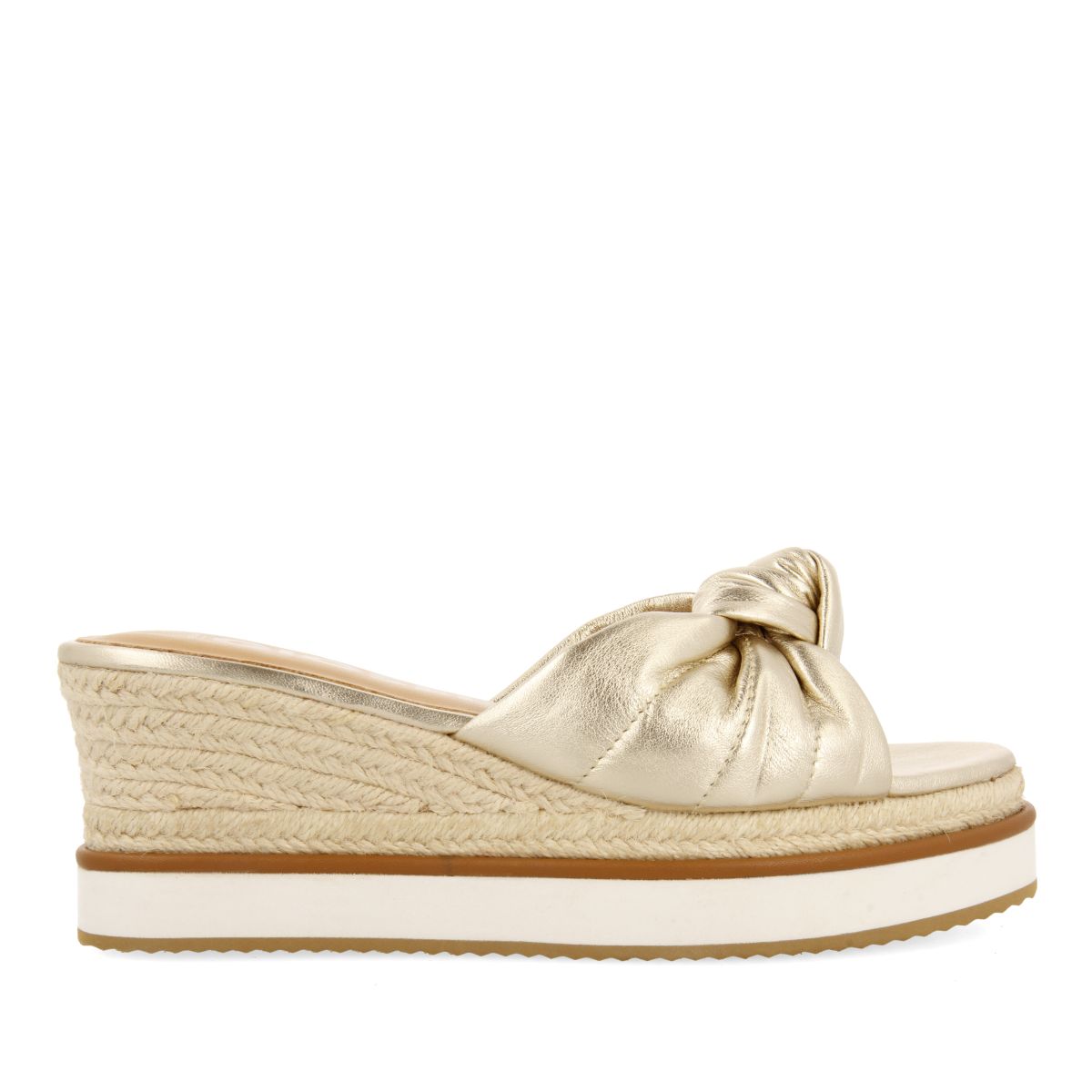 SANDALIAS TIPO PALA COLOR PLATINO CON DETALLE DE NUDO Y CUÑA PARA MUJER CAKRAN