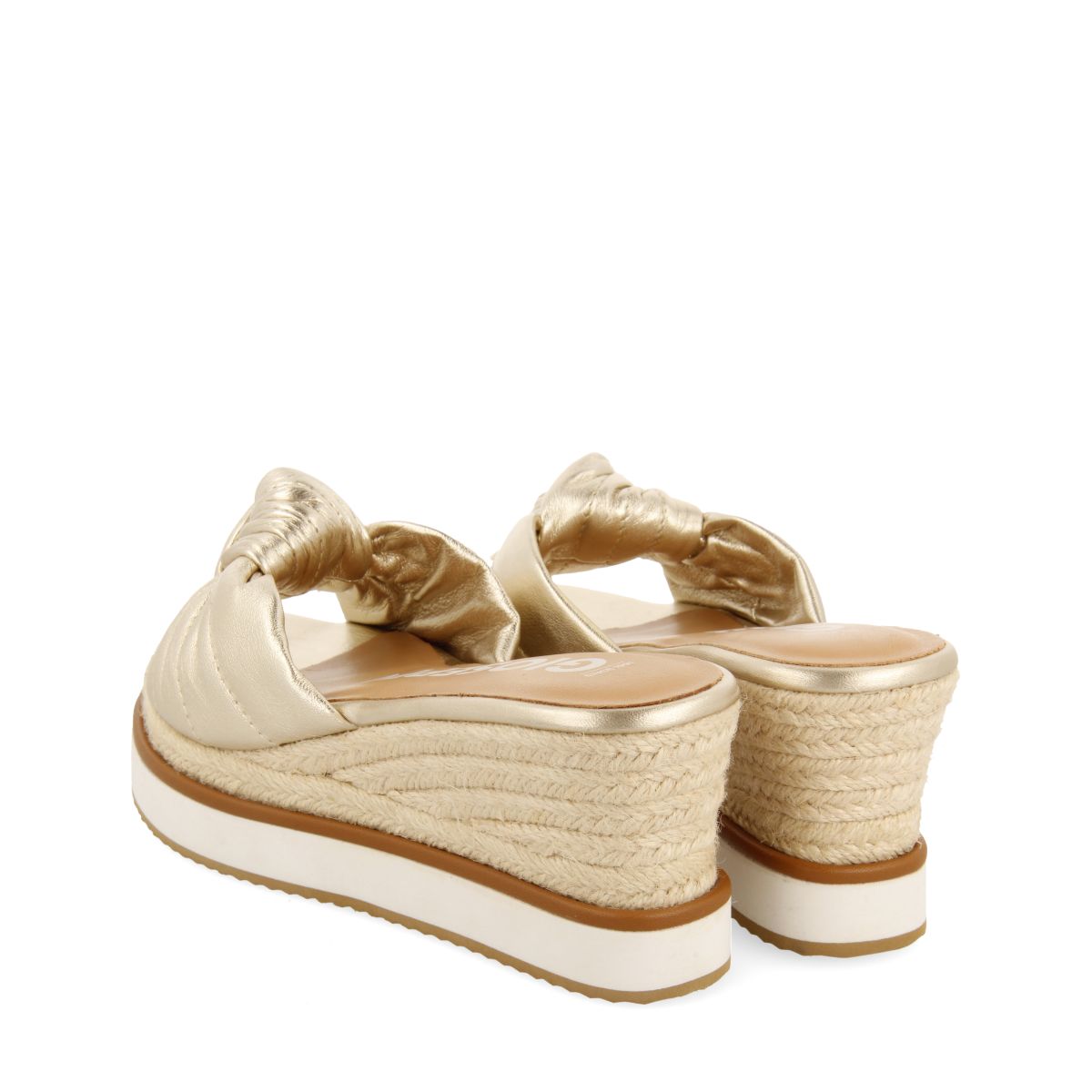 SANDALIAS TIPO PALA COLOR PLATINO CON DETALLE DE NUDO Y CUÑA PARA MUJER CAKRAN