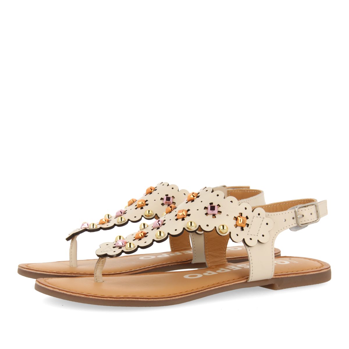 SANDALIAS COLOR OFF-WHITE DE PIEL CON ADORNO DE FLORES CON TACHAS PARA MUJER PRELOJ