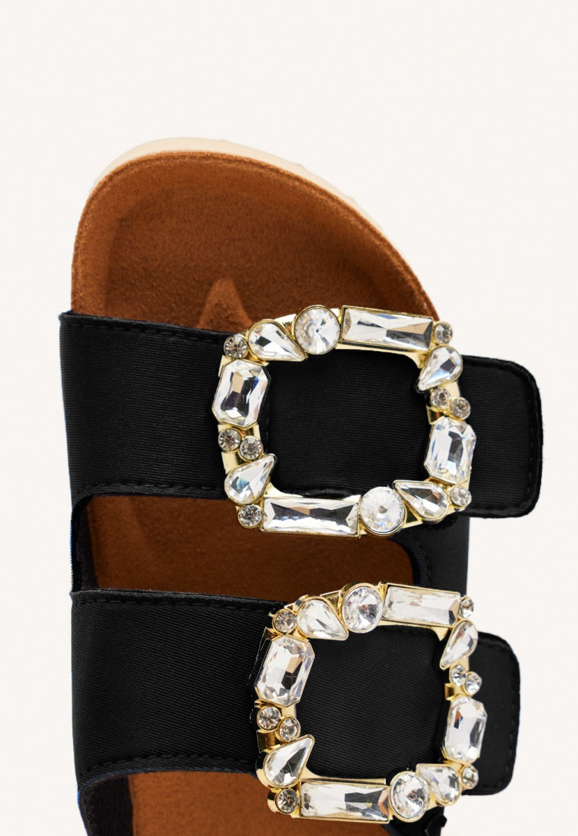 SANDALIAS NEGRAS ESTILO BIO CON ADORNO JOYA PARA MUJER ADERKLAA