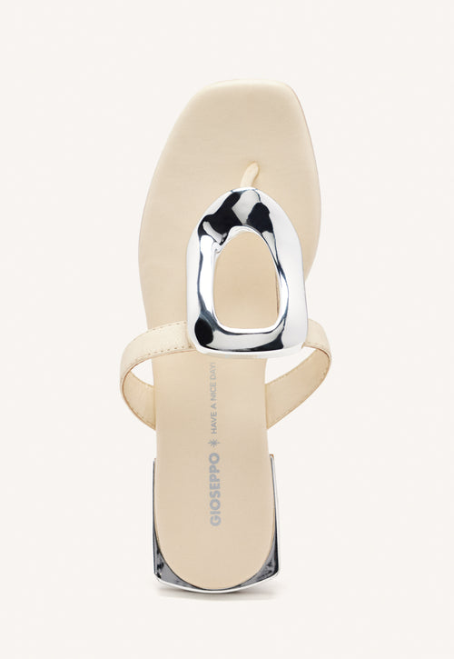 SANDALIAS COLOR OFF-WHITE DE PIEL CON ADORNO METÁLICO PARA MUJER VENDRES