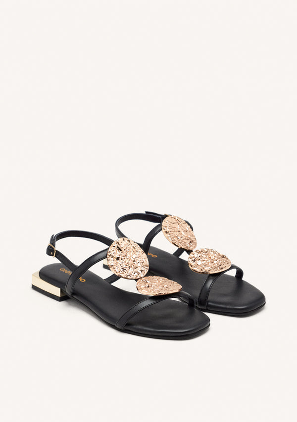 SANDALIAS NEGRAS DE PIEL CON ADORNOS METÁLICOS PARA MUJER TROFA